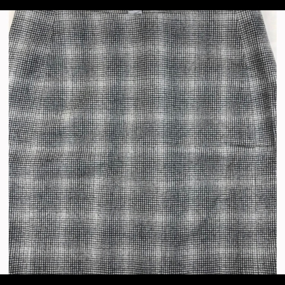 Banana Republic houndstooth plaid skirt - Picture 3 of 6
